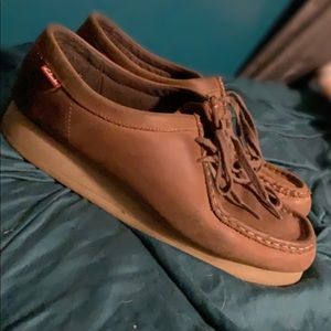 Women’s Clark Wallabees in Beeswax Leather